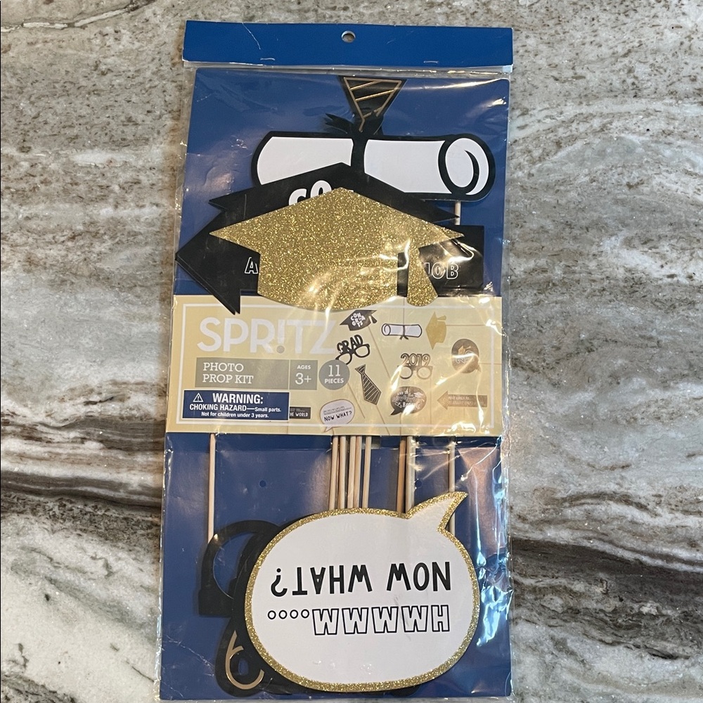 Graduation Photo Prop Kit with Gold and Black Accents